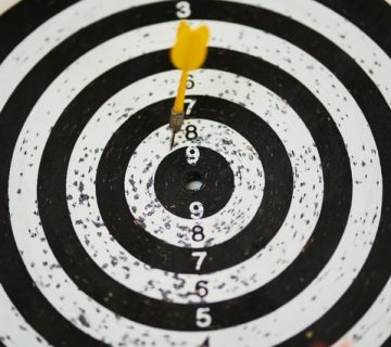 Black and white dartboard 1552617 360x320