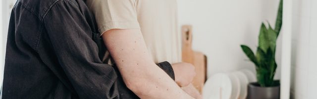 Photo of woman hugging her man 3692759 640x200