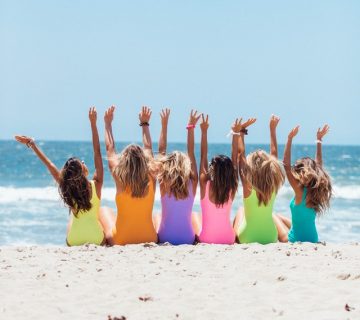 Back view photo of six girls wearing swimsuit sitting on 2647973 360x320