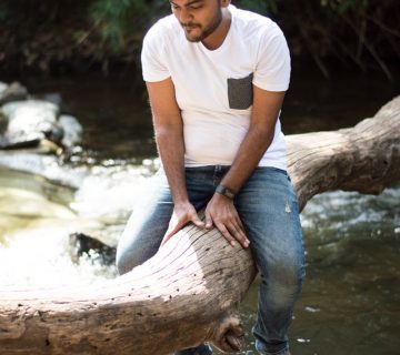 Man sitting on tree branch 2240606 360x320