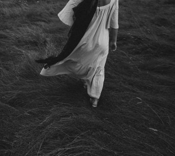 Woman walking on grass 3373303 360x320