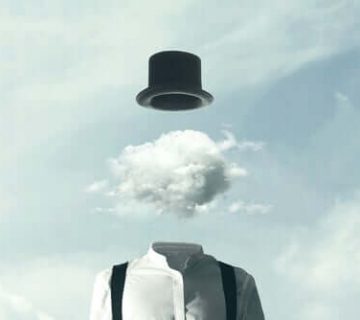 Uomo tra le nuvole 360x320